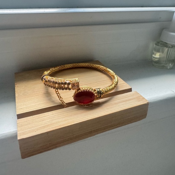 Elegant Gold and Red Women's Bracelet - Picture 5 of 7